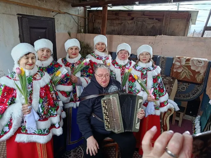 photo_5282783016893748444_y