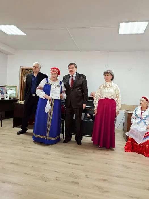 photo_5282747063722513291_y